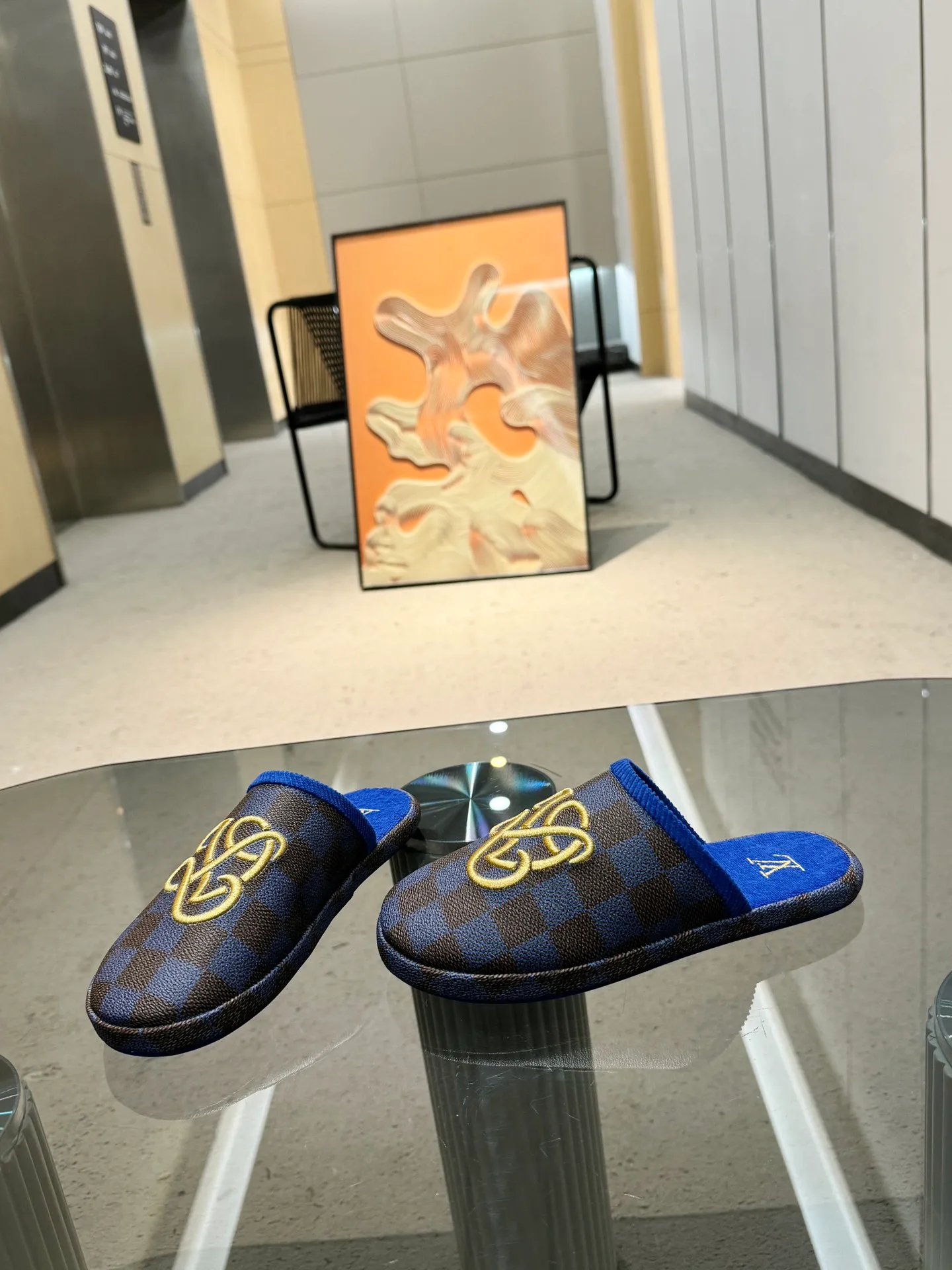 👟👟Ex-factory price 320👟👟 The 2024 couple’s counter features the latest hard goods of LV and Loewe co-branded slippers🆕 ✿Purchase level! Full of high-end feel! A popular model among bloggers at home and abroad, it’s retro and fashionable and looks amazing on your feet! Official website main recommendation code number 35-46